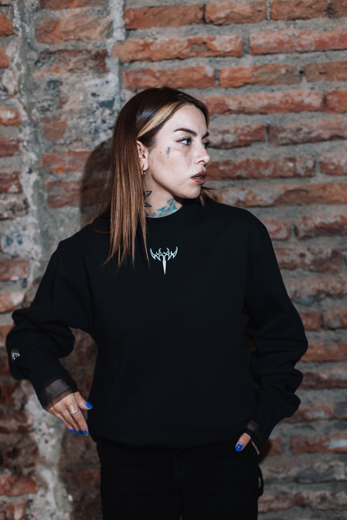 Polerón Crewneck sin Gorro Mujer Sacred Heart Negro | Felipe Nuche