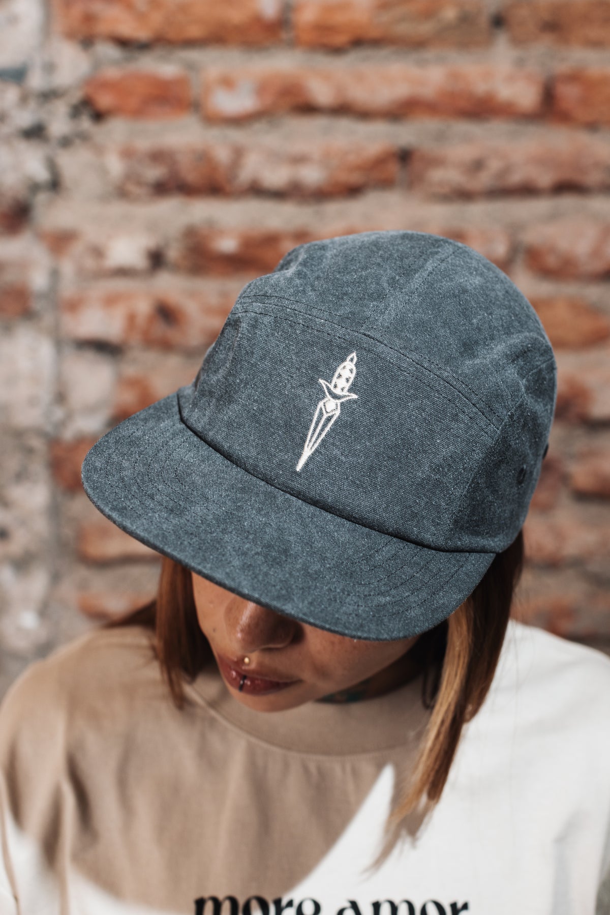 Jockey Five Panel Dagger Gris Mujer | Dimedarko