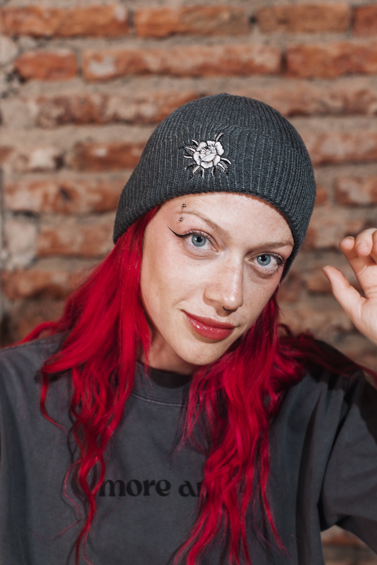 Gorro Beanie Medium Traditional Rose Gray Mujer | Dimedarko