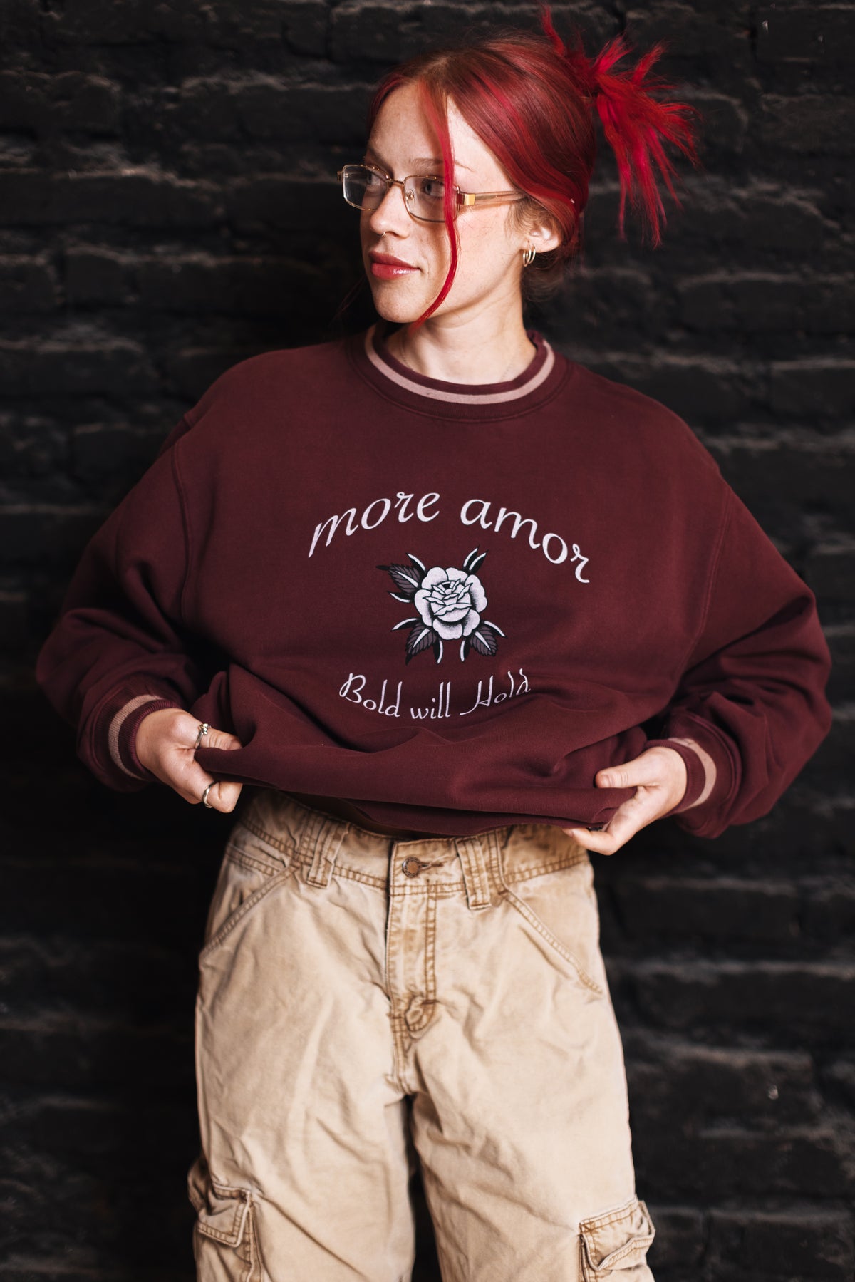 Polerón Crewneck sin Gorro Mujer Traditional Rose Burdeo | Dimedarko