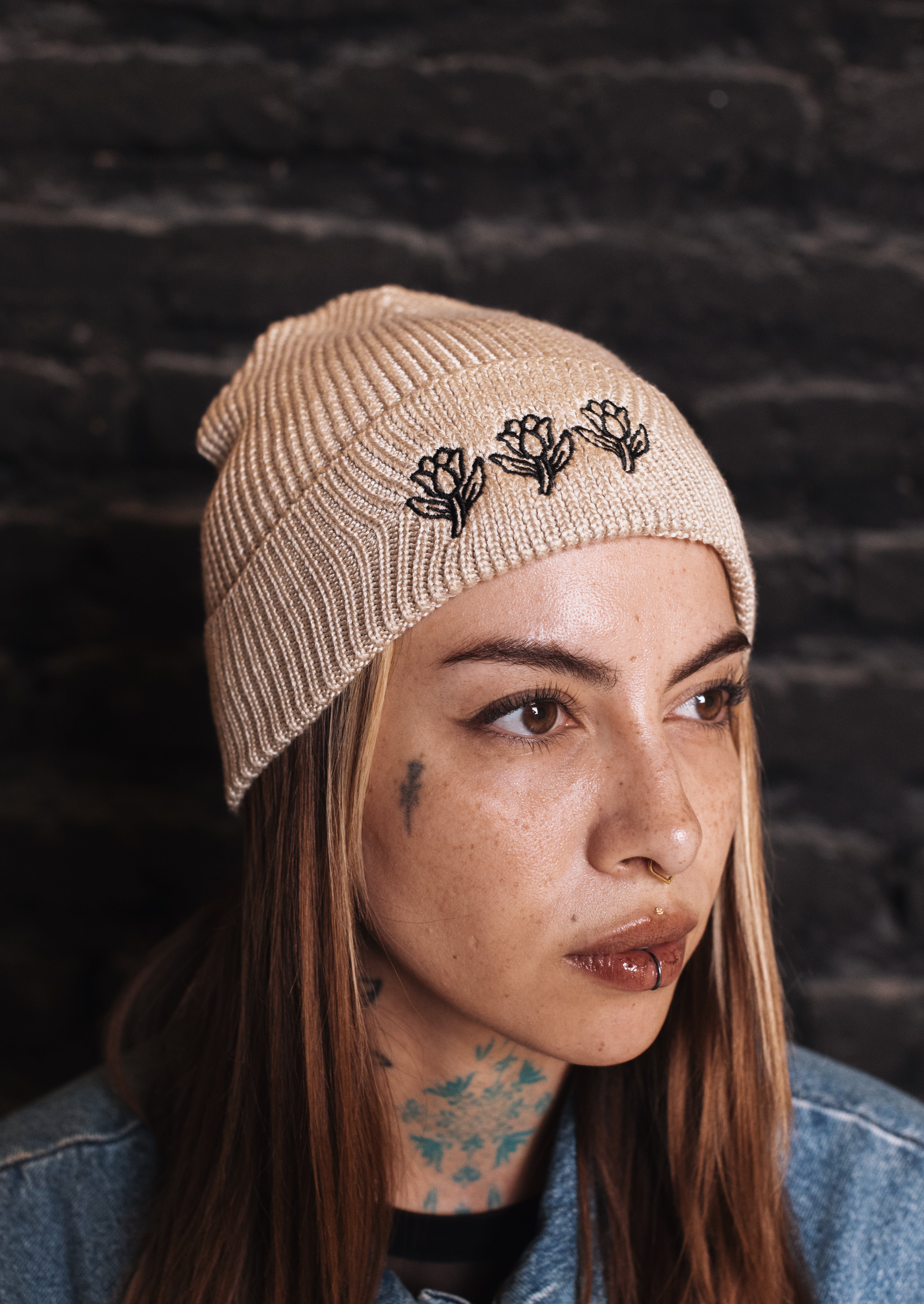 Gorro Beanie Medium Three Roses Crema | Nanai.tatu