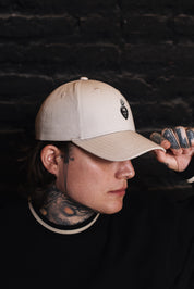 Jockey Medium Skull Crema | Max Costabal