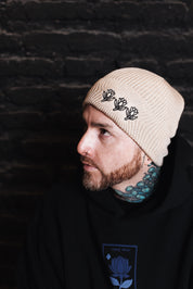 Gorro Beanie Medium Three Roses Crema | Nanai.tatu