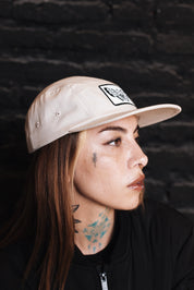 Jockey Five Panel Butterfly Crema | Max Costabal