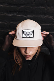 Jockey Five Panel Butterfly Crema | Max Costabal