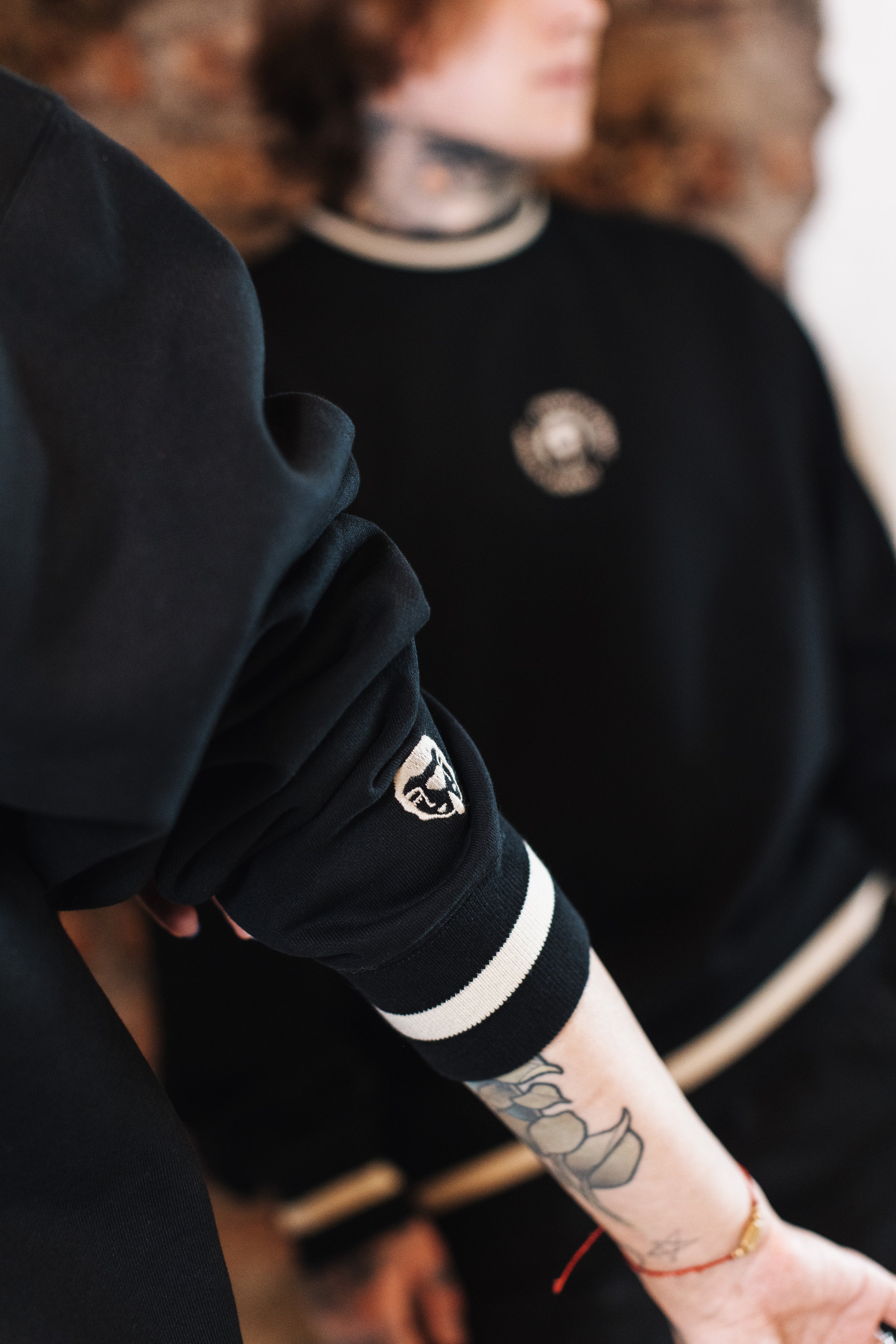 Polerón Crewneck sin Gorro Negro | More Amor