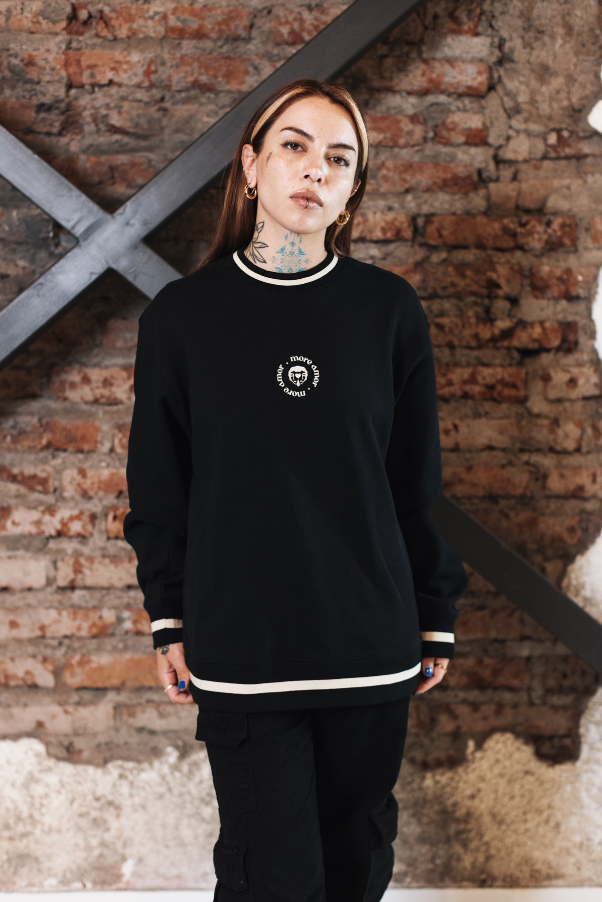 Polerón Crewneck sin Gorro Mujer Negro | More Amor