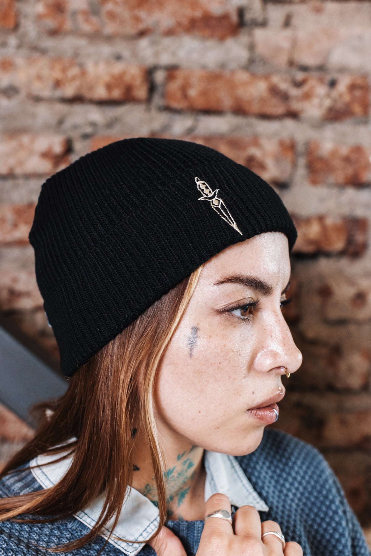 Gorro Beanie Low Dagger Negro Mujer | Dimadarko