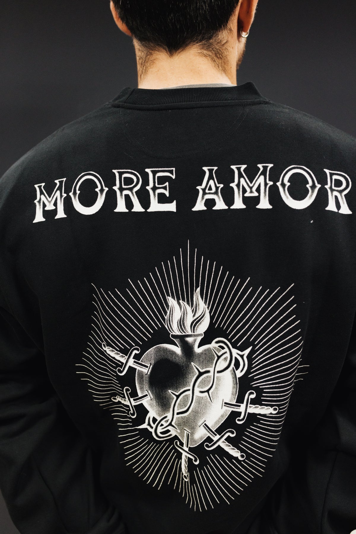 Polerón Crewneck sin Gorro Hombre Sacred Heart Negro | Felipe Nuche