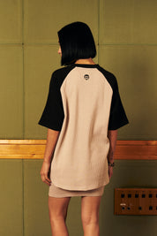 Polera Waffle Raglan Ecru&Negra Mujer | more amor