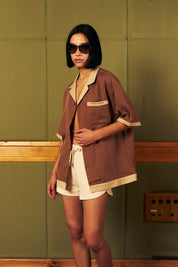Camisa Fire Eyes Cafe Mujer | Matias Wenuqueo