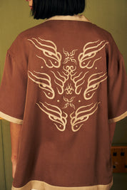 Camisa Fire Eyes Cafe Mujer | Matias Wenuqueo
