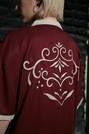 Camisa Ornaments Burdeo | Cerotatuajes