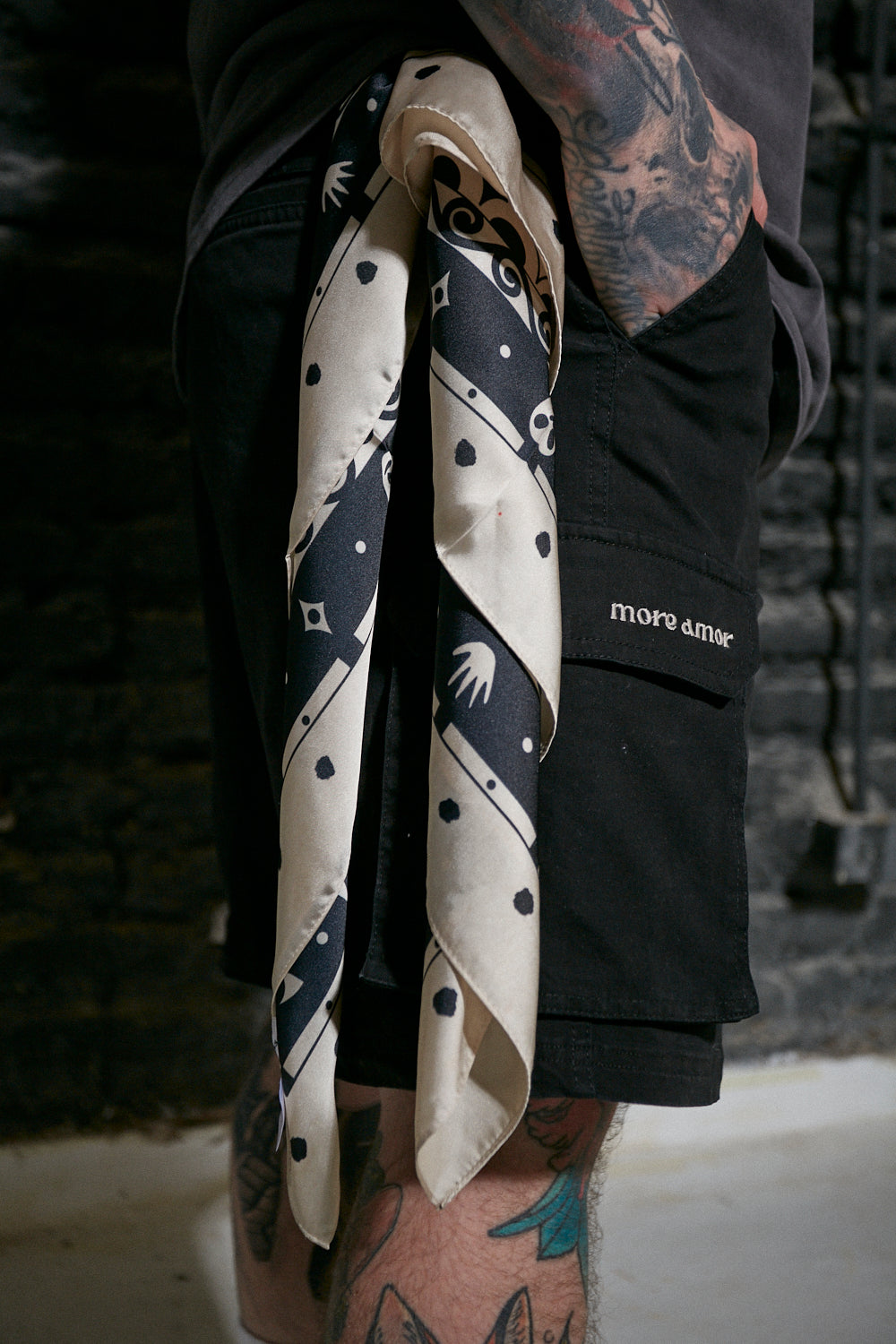 Pañuelo Flower &amp; Dagger Hombre Gris | Francisco Chaone