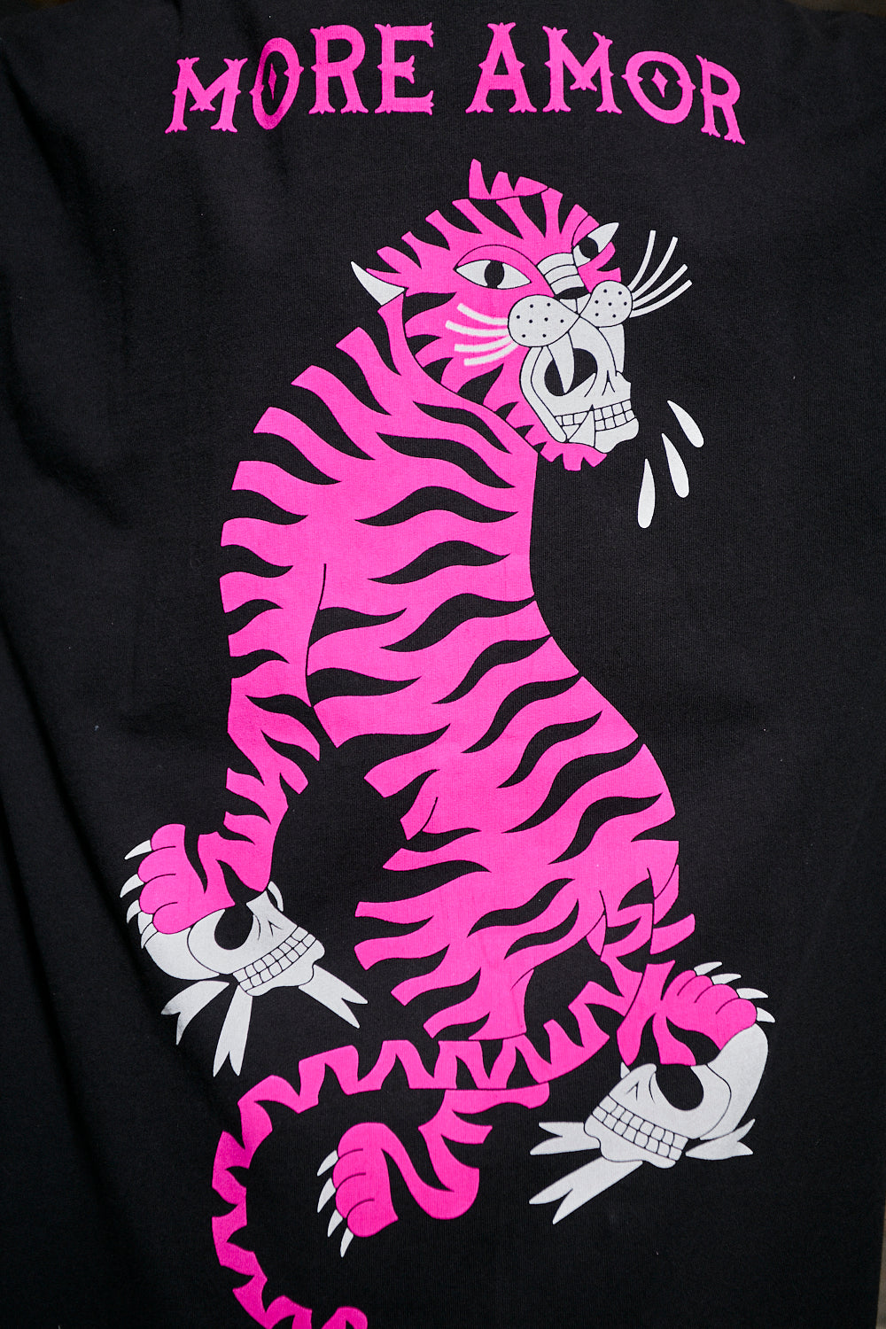 Polera Manga Corta 250gr Mujer Pink Tiger Negra Oversize | Vika