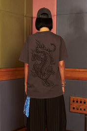Polera Burning Tiger Gris Mujer | Matias Wenuqueo