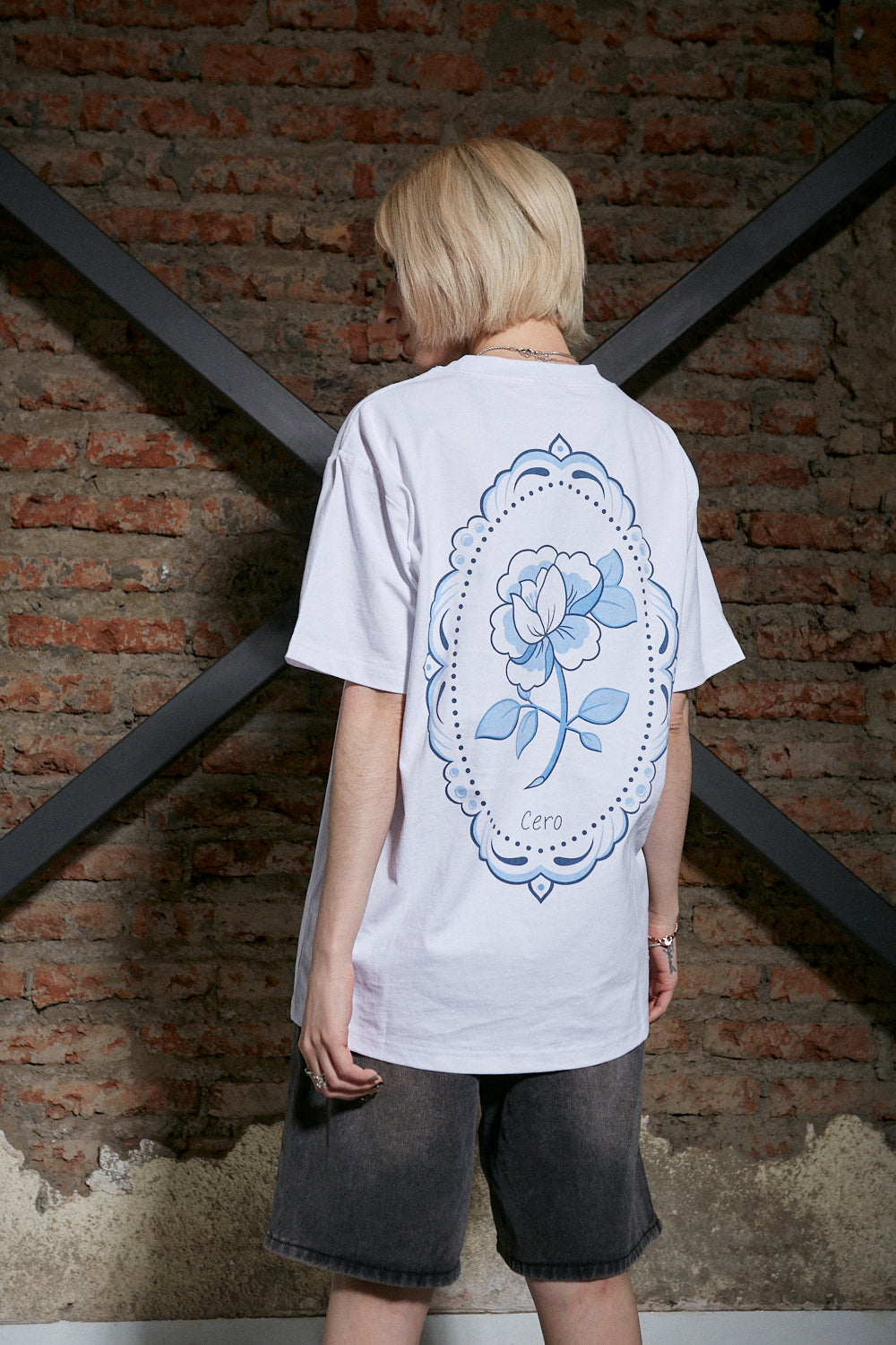 Polera Manga Corta 250gr Mujer Framed Flower Blanca | Cerotatuajes