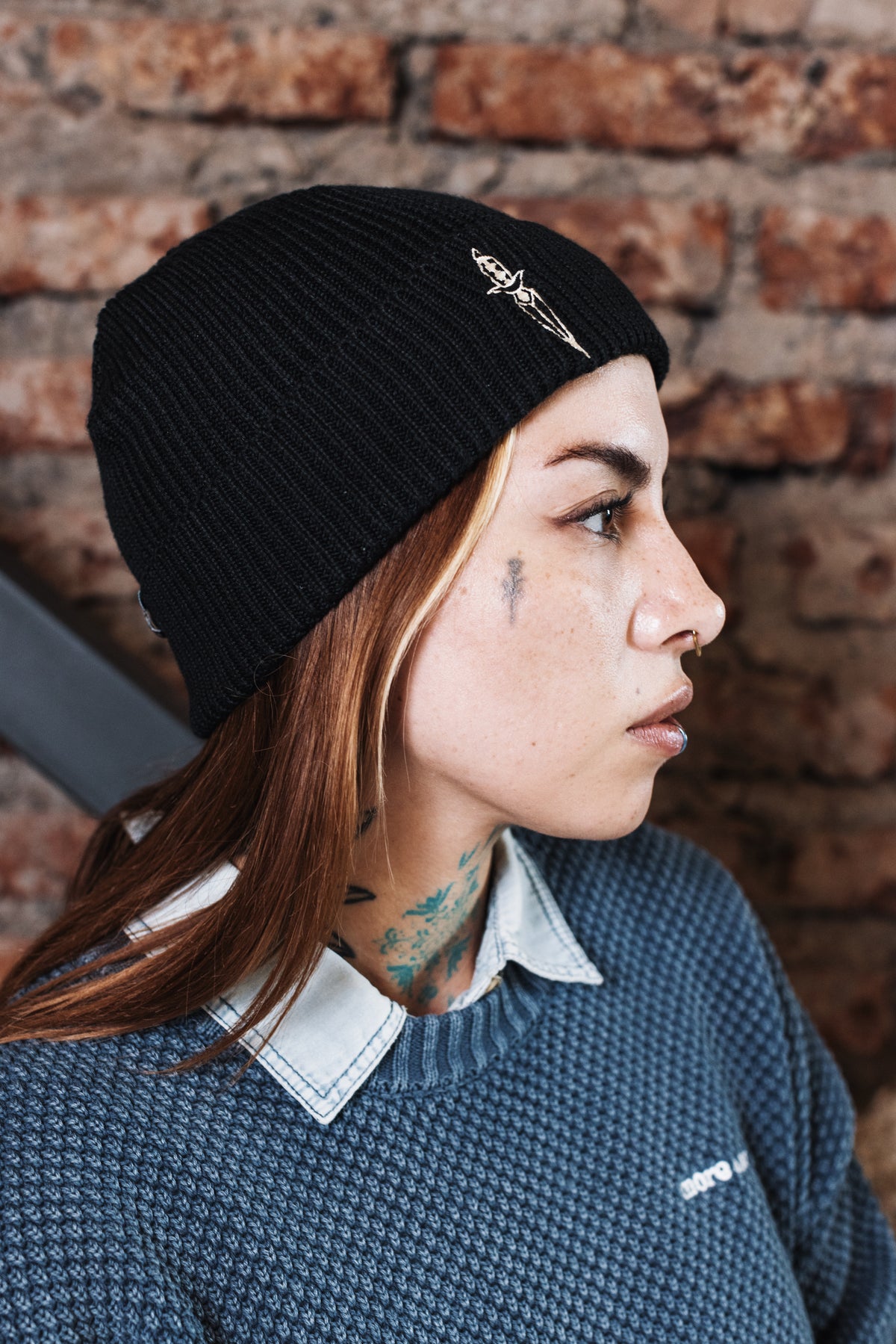 Gorro Beanie Low Dagger Negro Mujer | Dimadarko