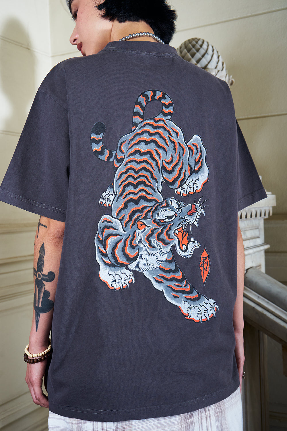 Polera 250 gr Japanese Tiger Gris | Pablo Esquivel