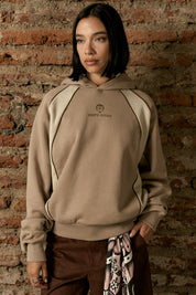 Polerón con Gorro Boxy Piping Ecru & Café Mujer | more amor