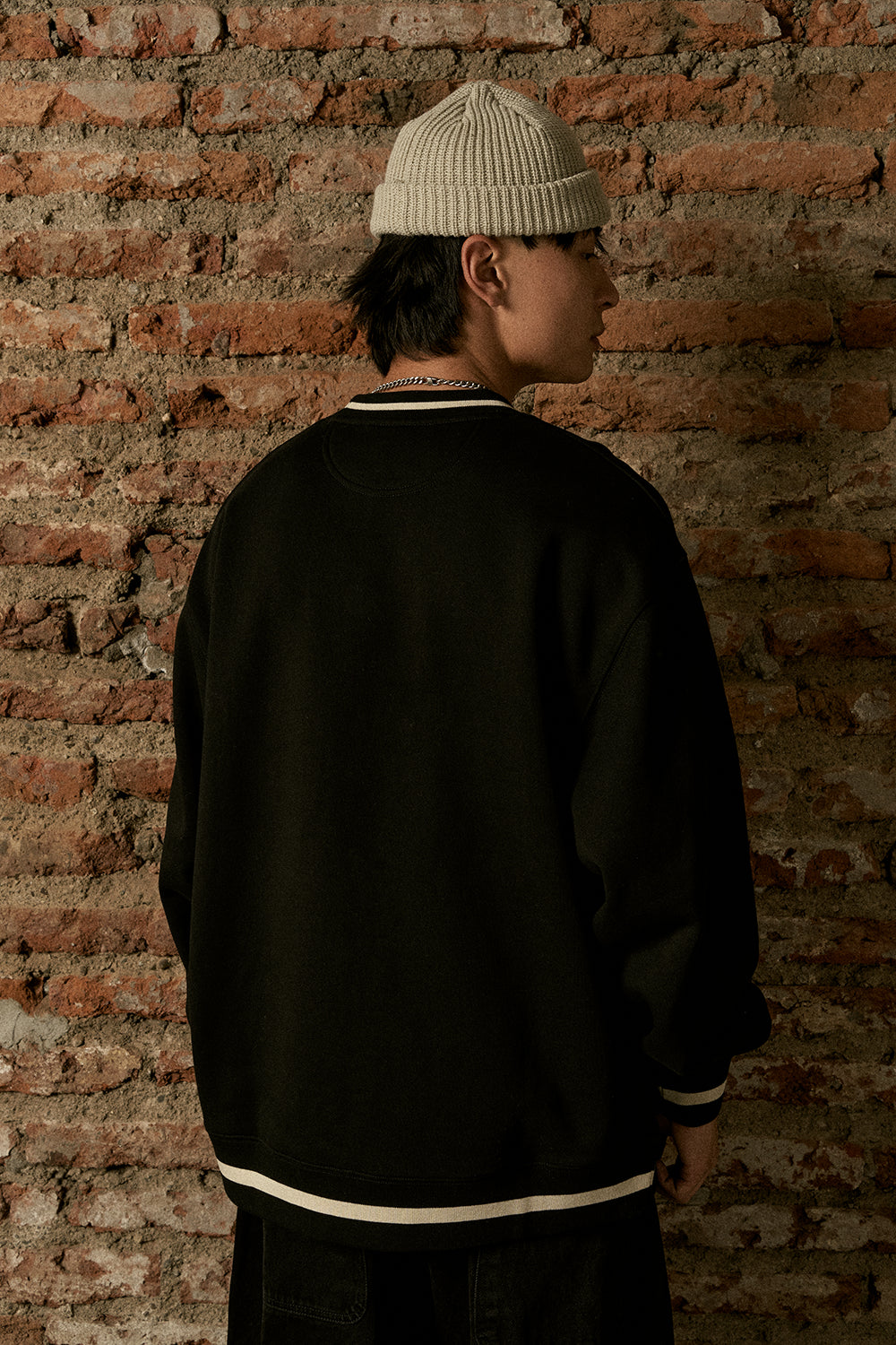 Polerón Crewneck sin Gorro Negro Hombre | More Amor