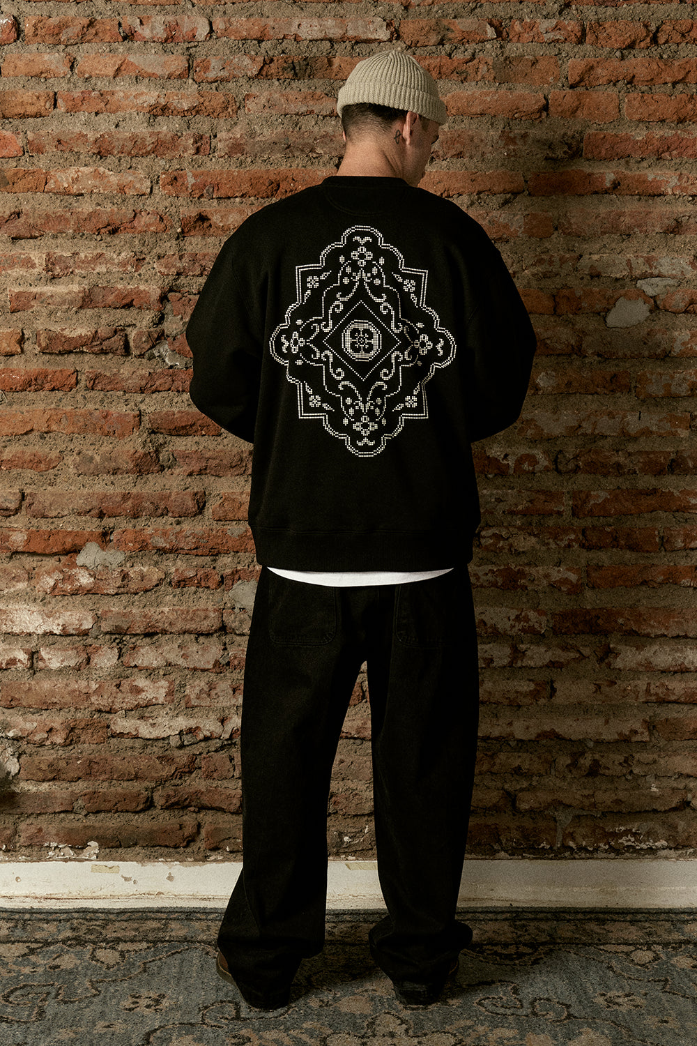 Polerón Crewneck Ornamental Rhombus Negro Hombre | Animalita