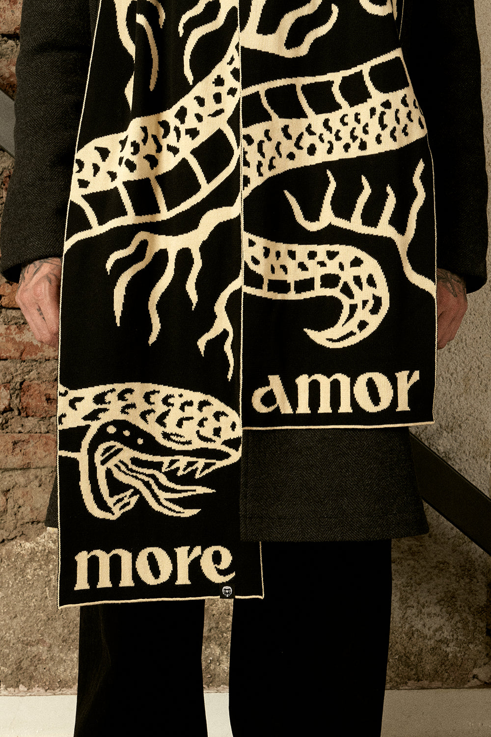 Bufanda Serpent and Fire Negra | DimeDarko