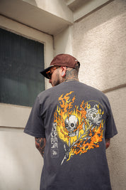 Polera Skull & Fire Gris | 3Sietes