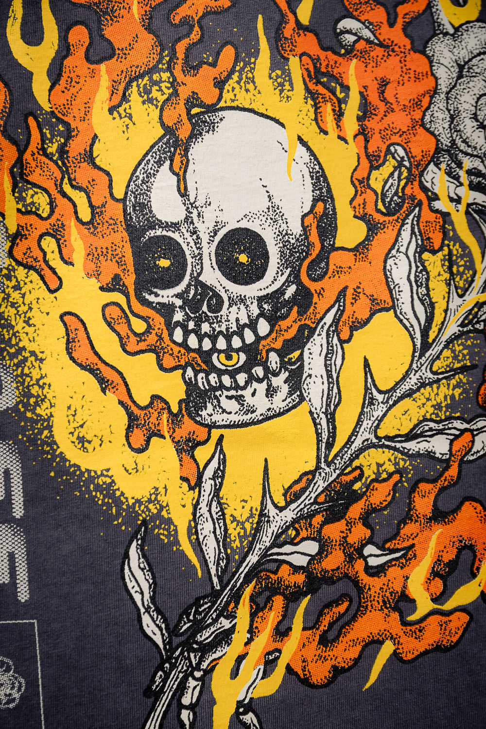 Polera Skull & Fire Gris | 3Sietes