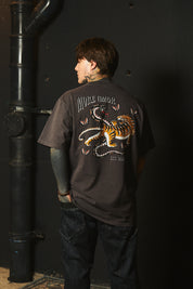 Polera Tiger&Snake Gris | Dimedarko