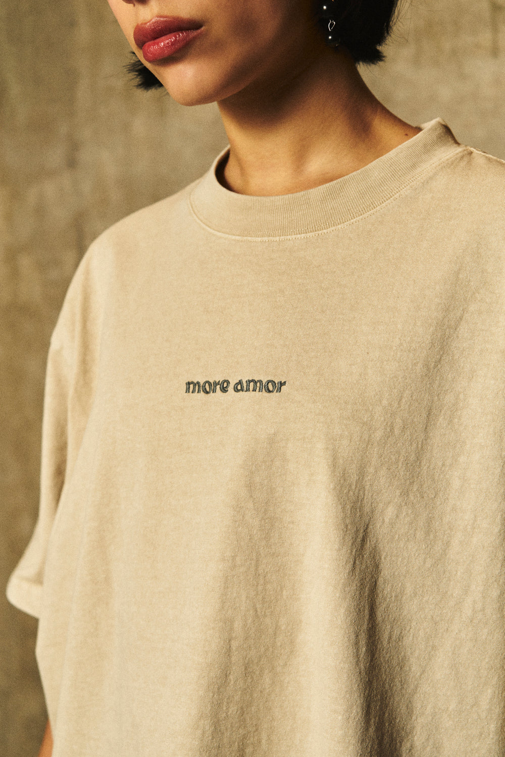Polera Boxy Fit Manga Corta 250gr Ecru Mujer  | More Amor