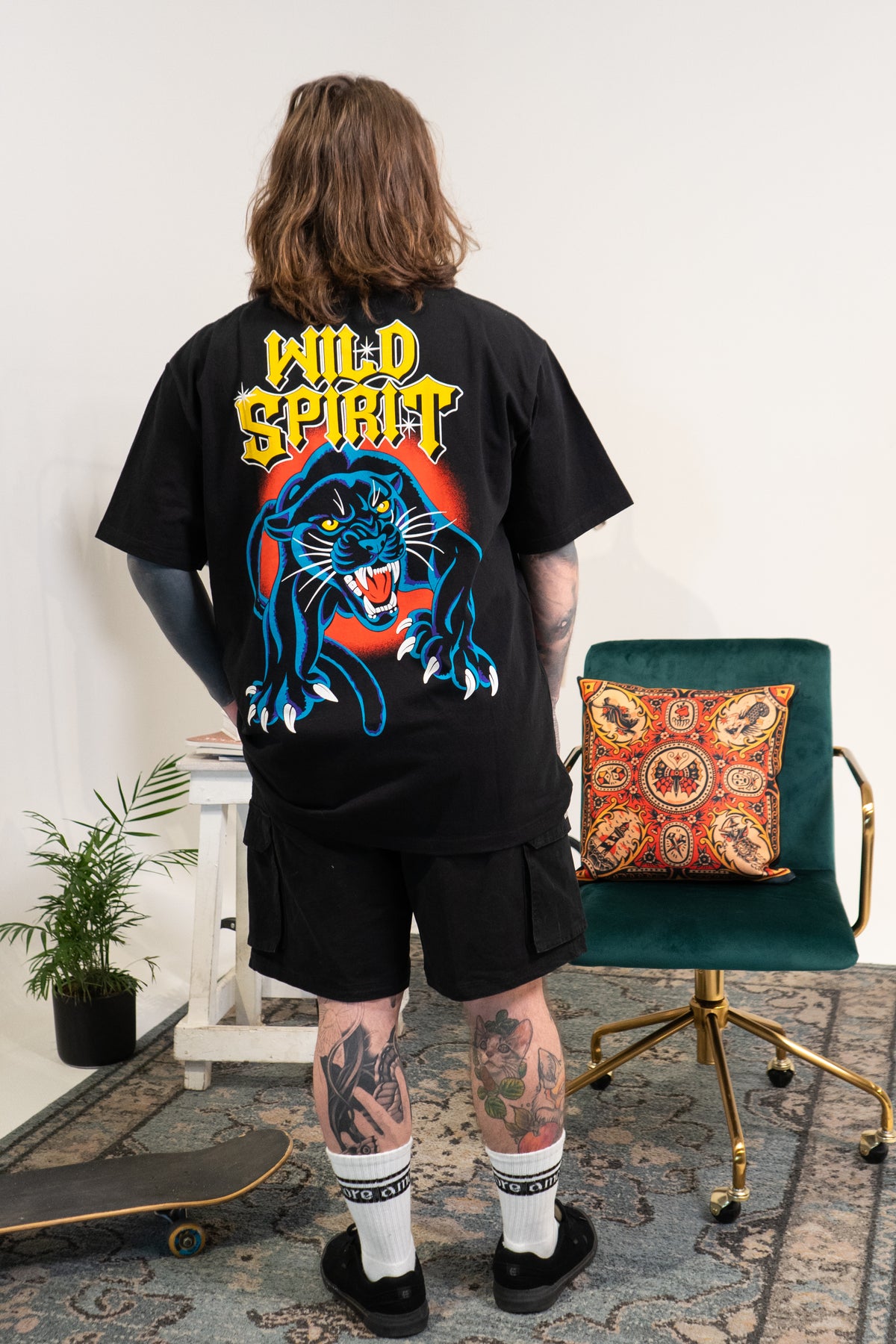 Polera Manga Corta 250gr Mujer Wild Spirit Negra Oversize | Samuel Saldaña