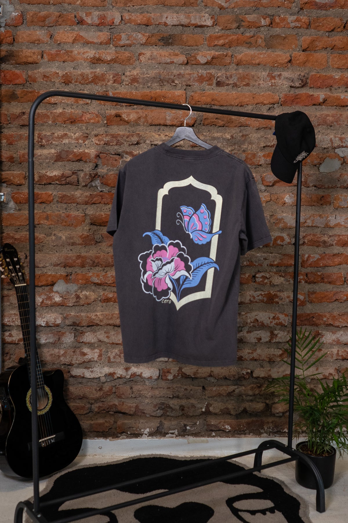 Polera Manga Corta 250gr Mujer Flower&amp;Butterfly Gris Oversize | Cerotatuajes