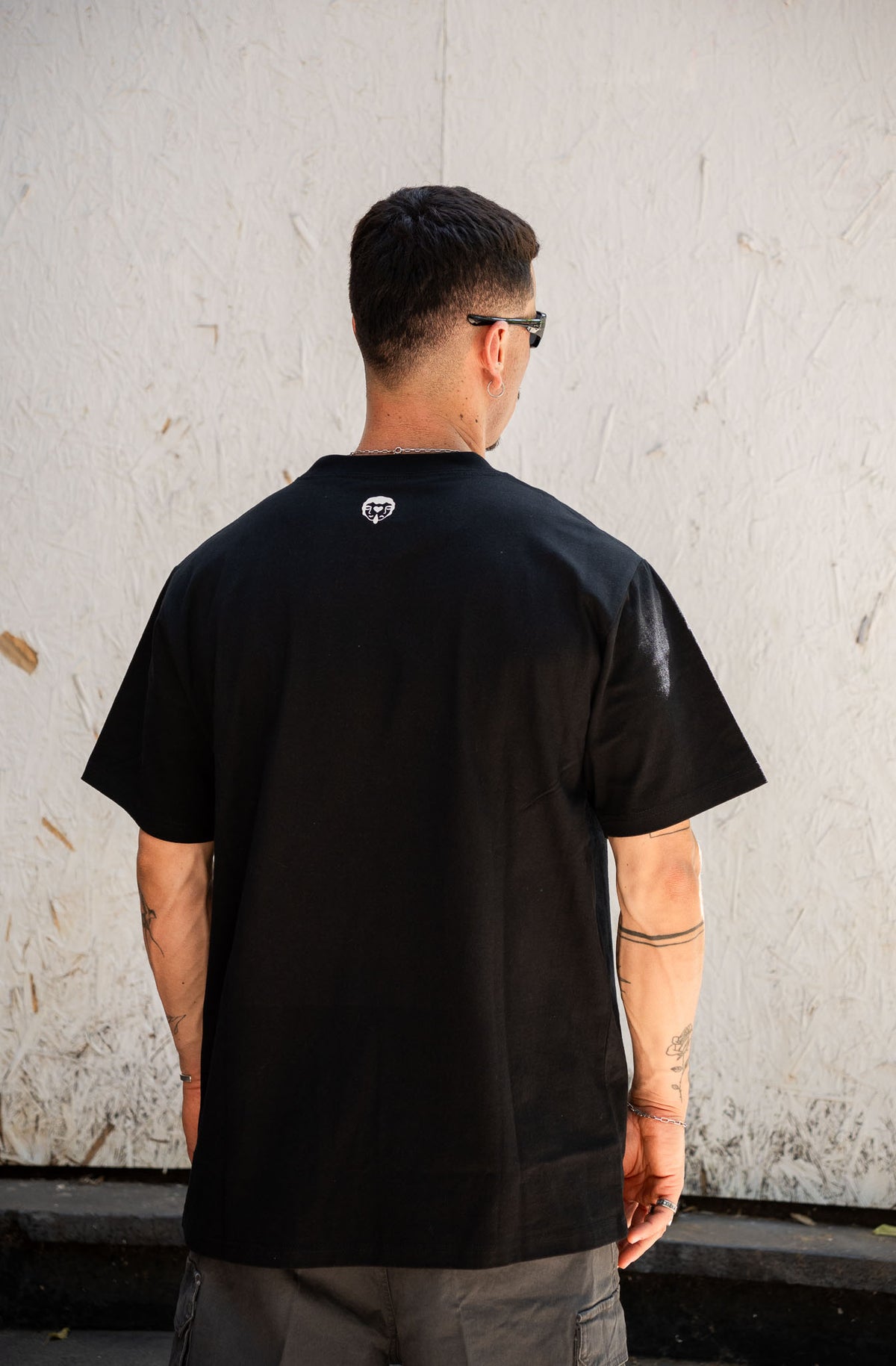 Polera Heavy (250gr) Chest more amor Hombre Negra | Eduardo Letra