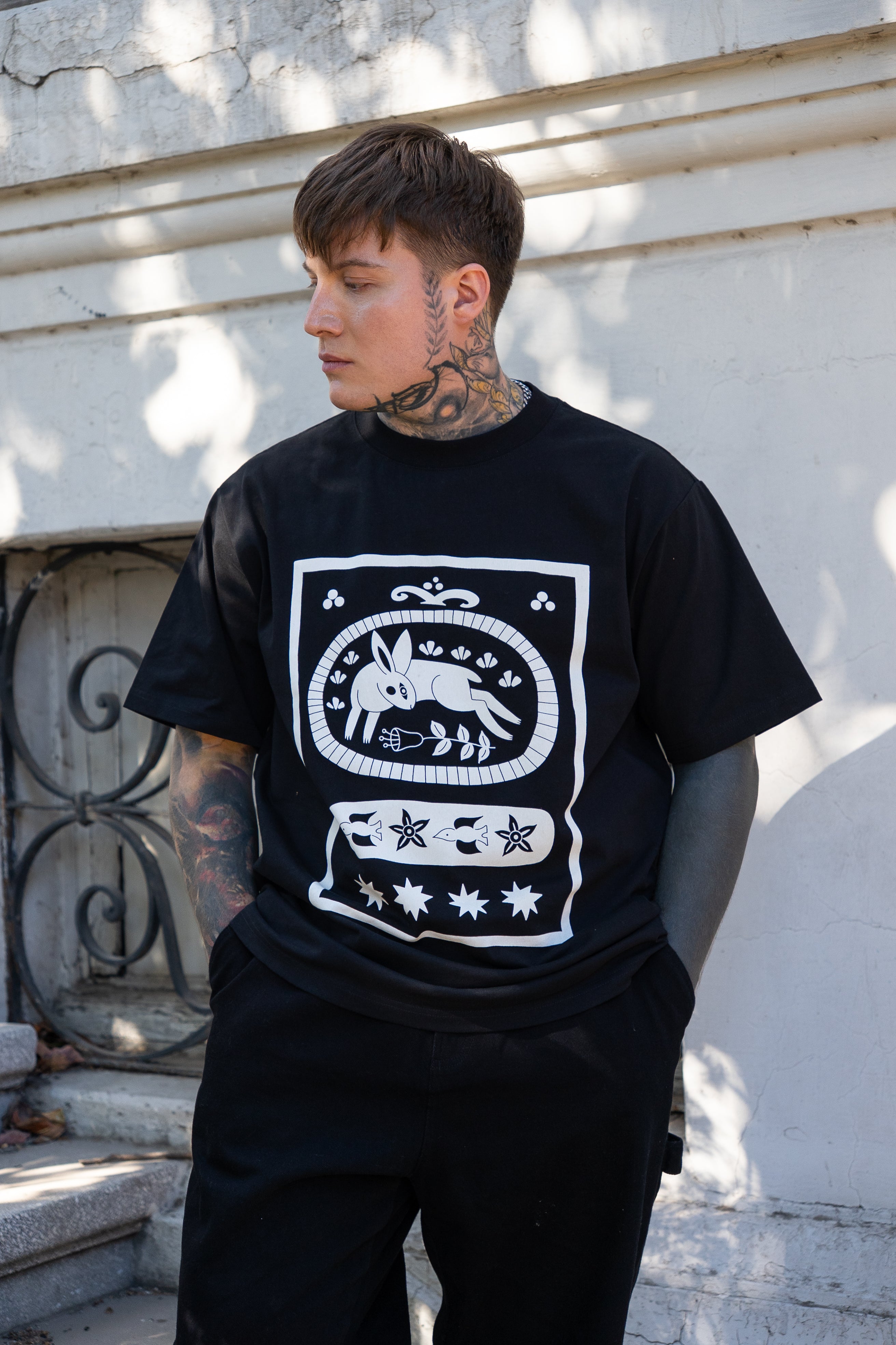 Polera 250 gr Rabbit Rug Negro | Cata Ciro