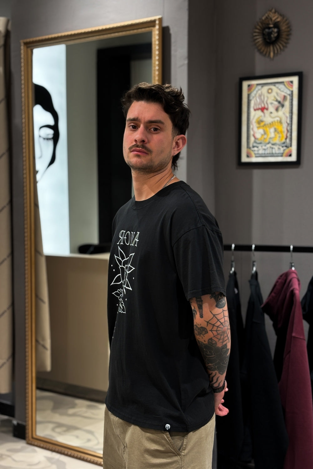 Polera 200gr Roma Negra Regular Fit | Max Puga