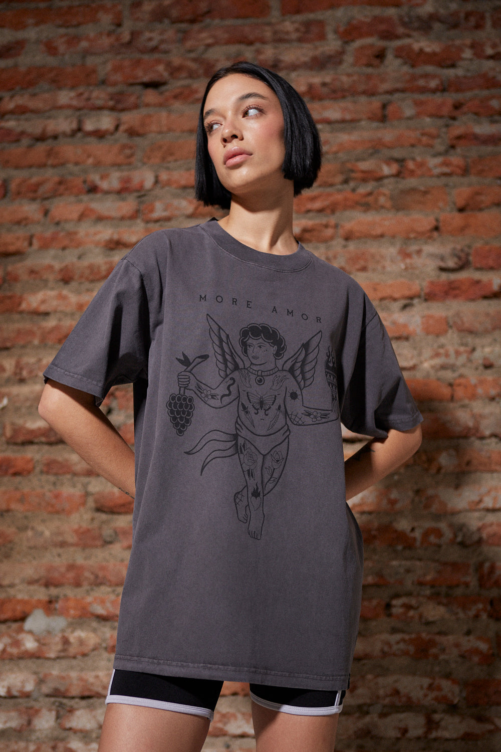 Polera Manga Corta 250gr Mujer Tattoed Angel Gris Oversize | Dimedarko