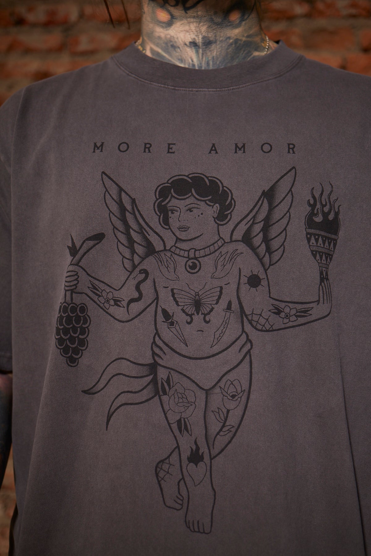 Polera Manga Corta 250gr Hombre Tattoed Angel Gris | Dimedarko