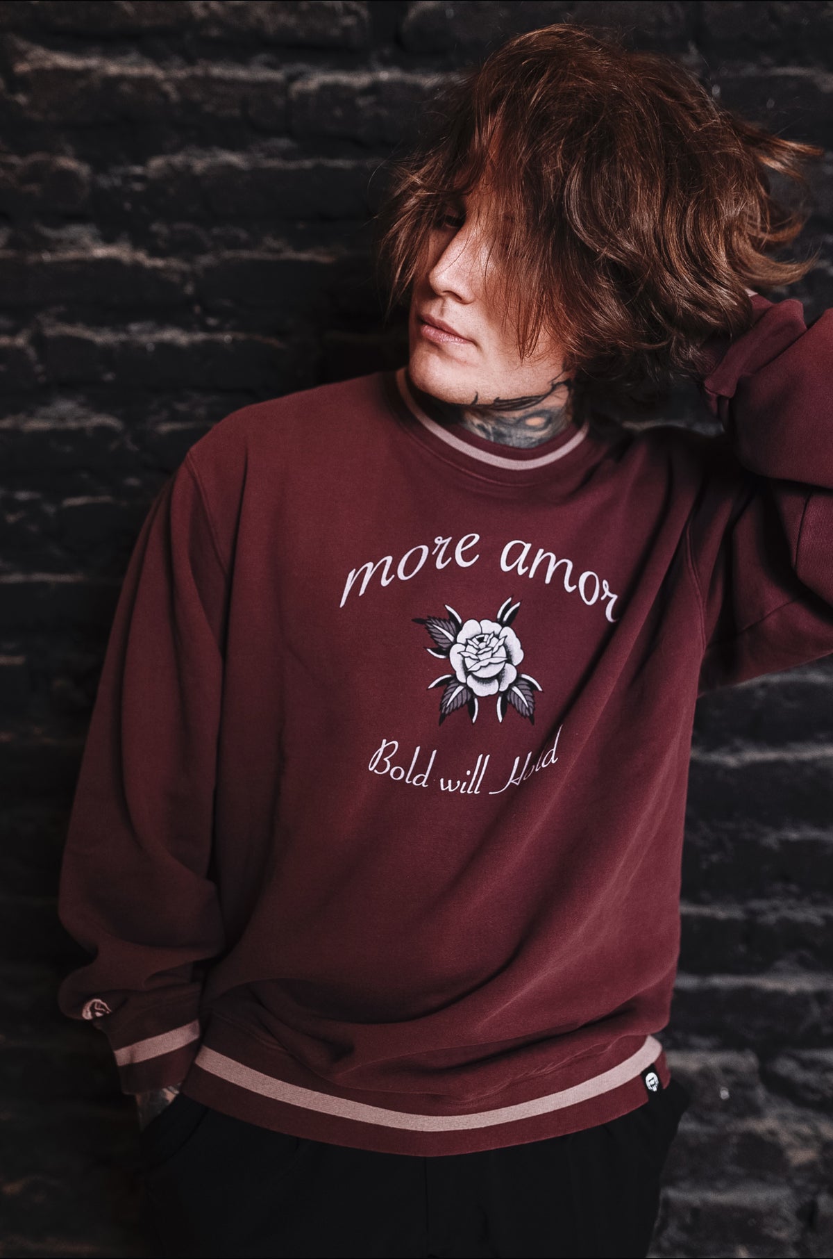 Polerón Crewneck sin Gorro Hombre Traditional Rose Burdeo | Dimedarko