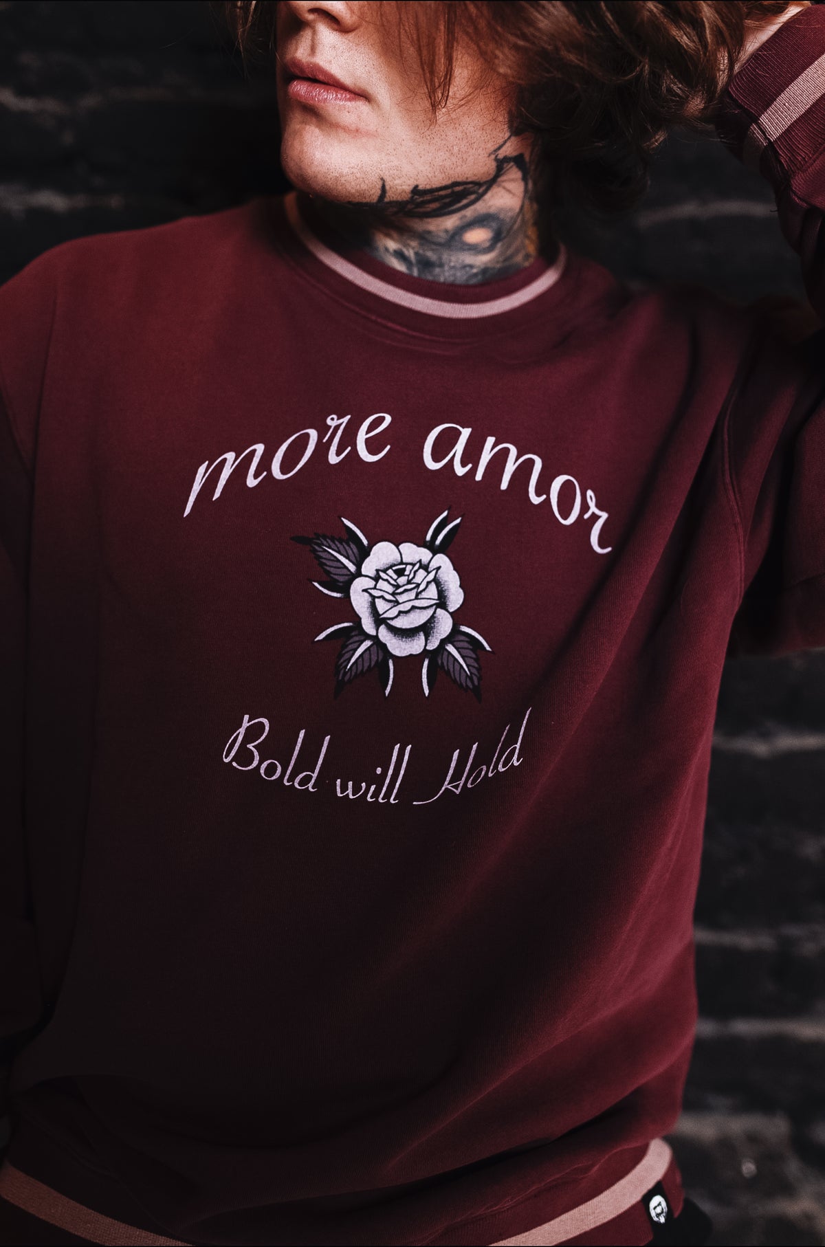 Polerón Crewneck sin Gorro Hombre Traditional Rose Burdeo | Dimedarko