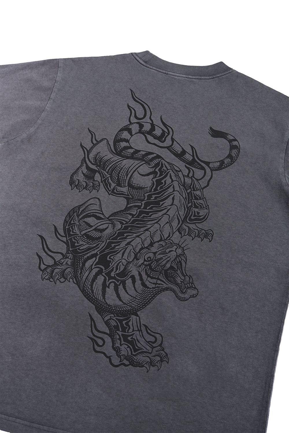 Polera Burning Tiger Gris | Matias Wenuqueo